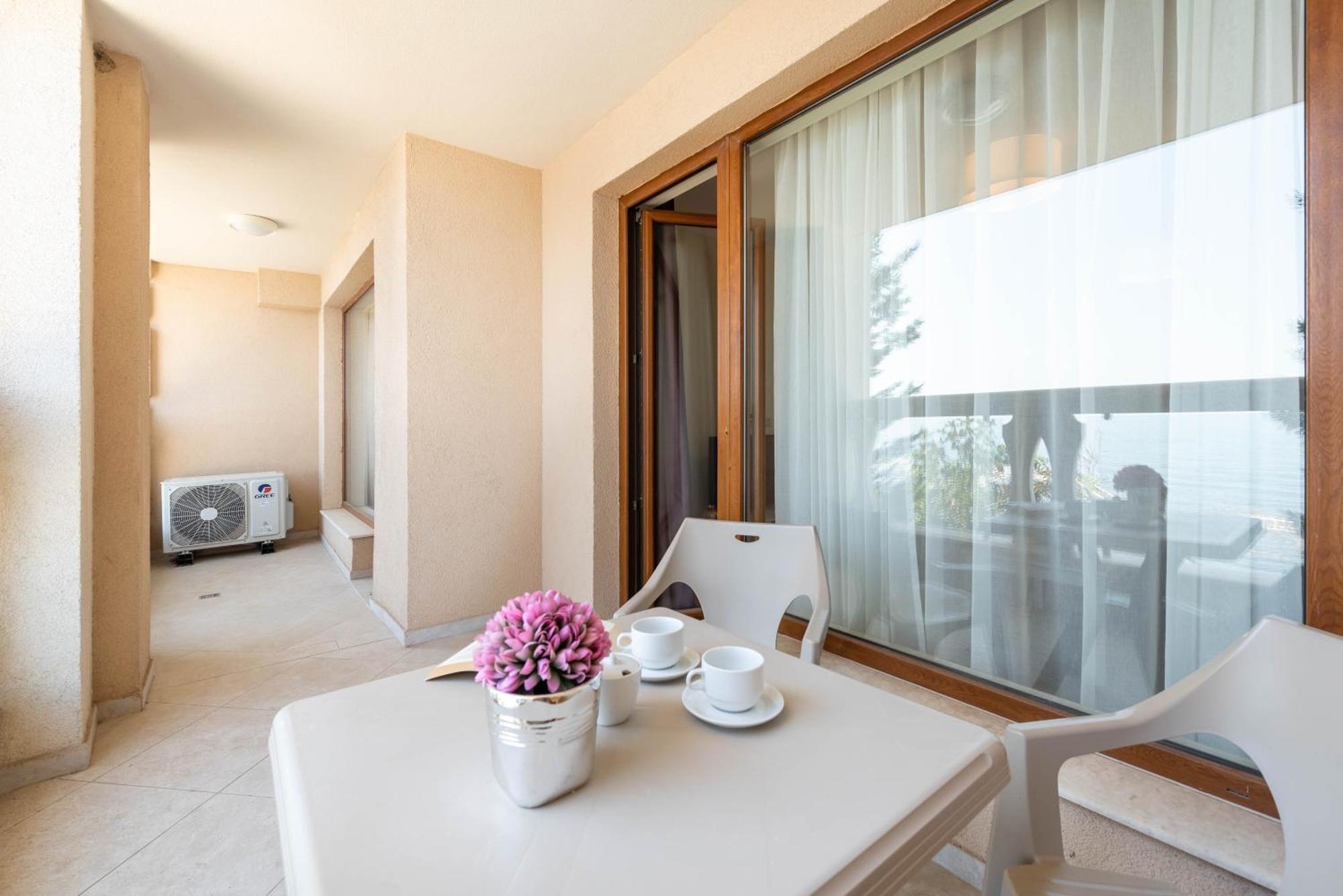 Luxurious And Panoramic Apartments At The Beach In La Mer Complex Altın Kumlar Dış mekan fotoğraf