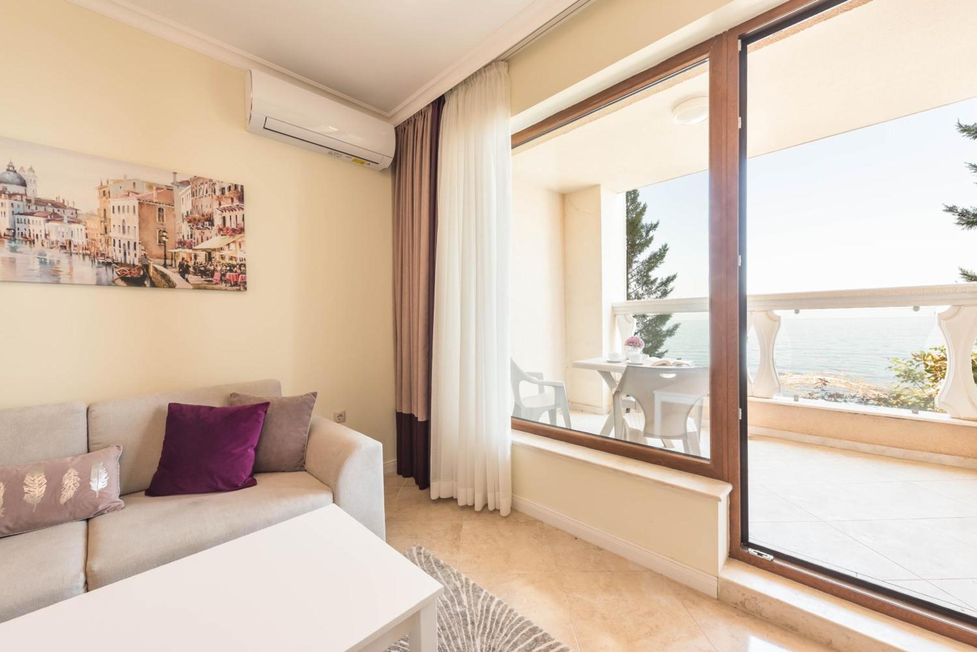 Luxurious And Panoramic Apartments At The Beach In La Mer Complex Altın Kumlar Dış mekan fotoğraf